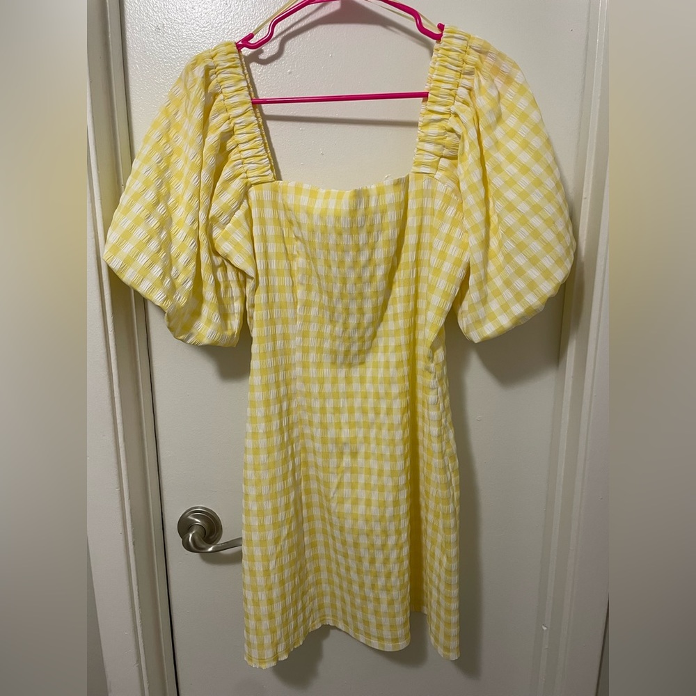 Gingham puffer sleeve dress